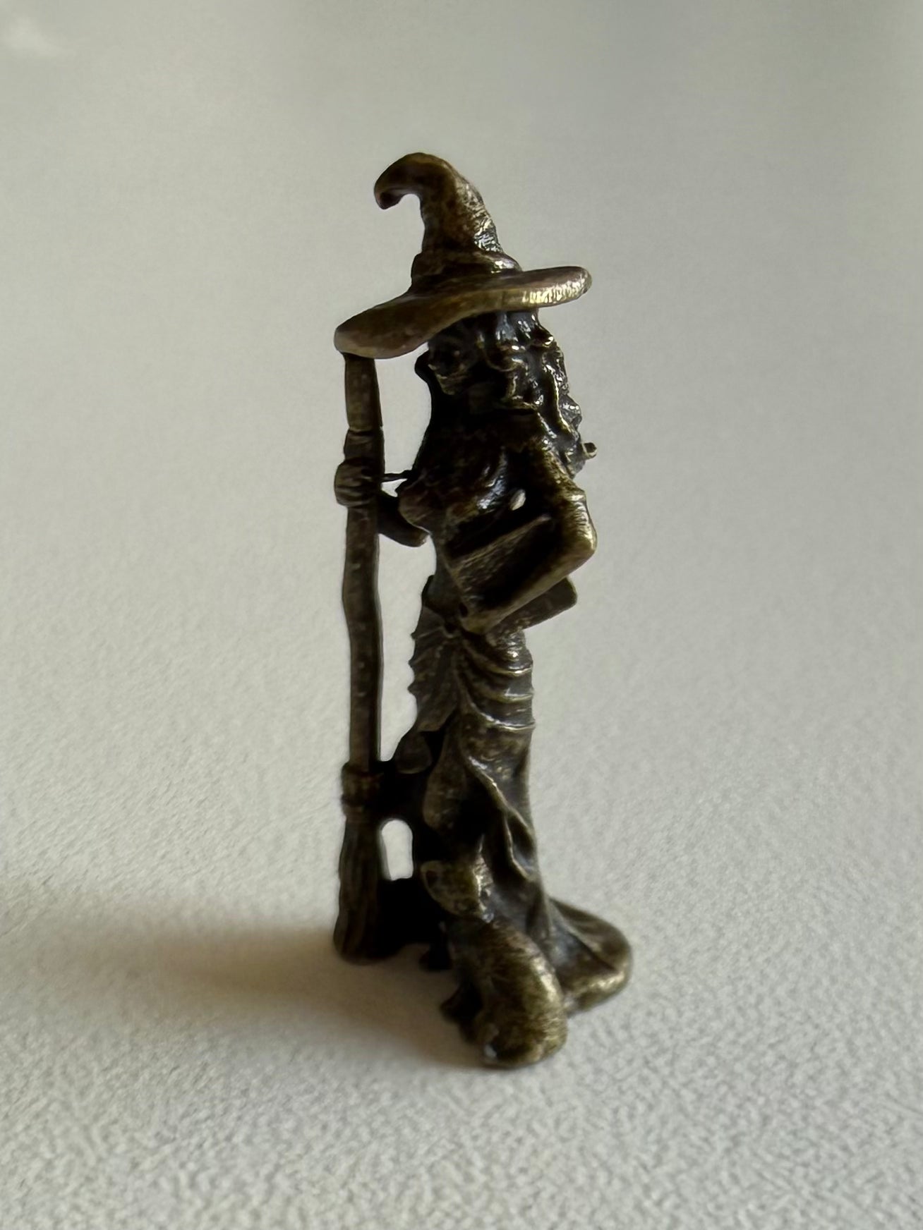 Mini Witch Statue
