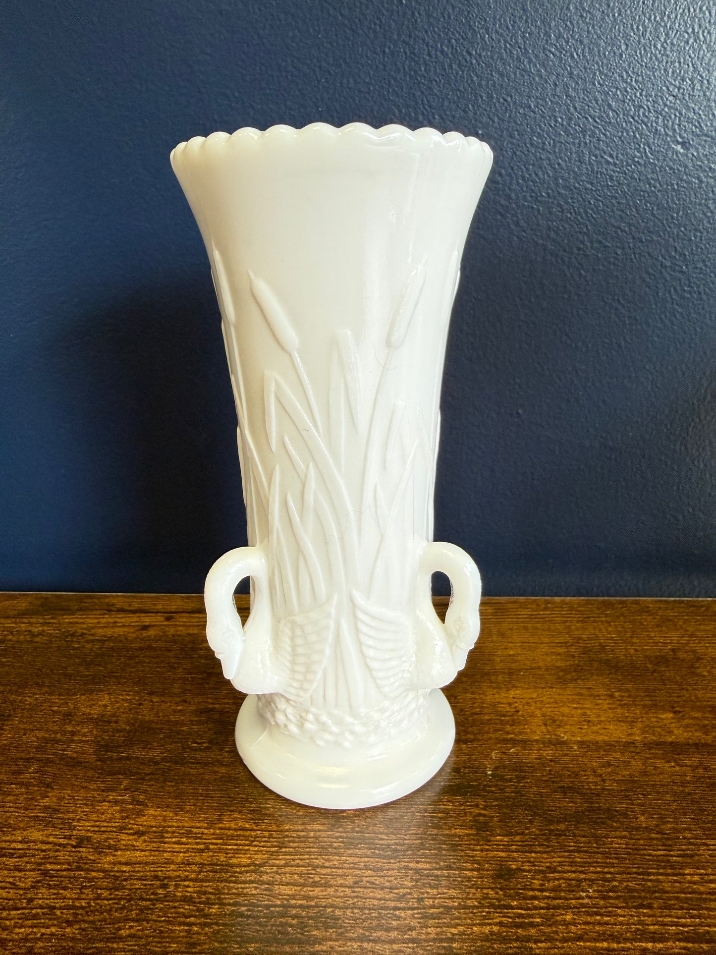 Westmoreland Swan Vase